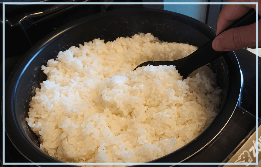 nw-vc18で炊いた米を混ぜる様子